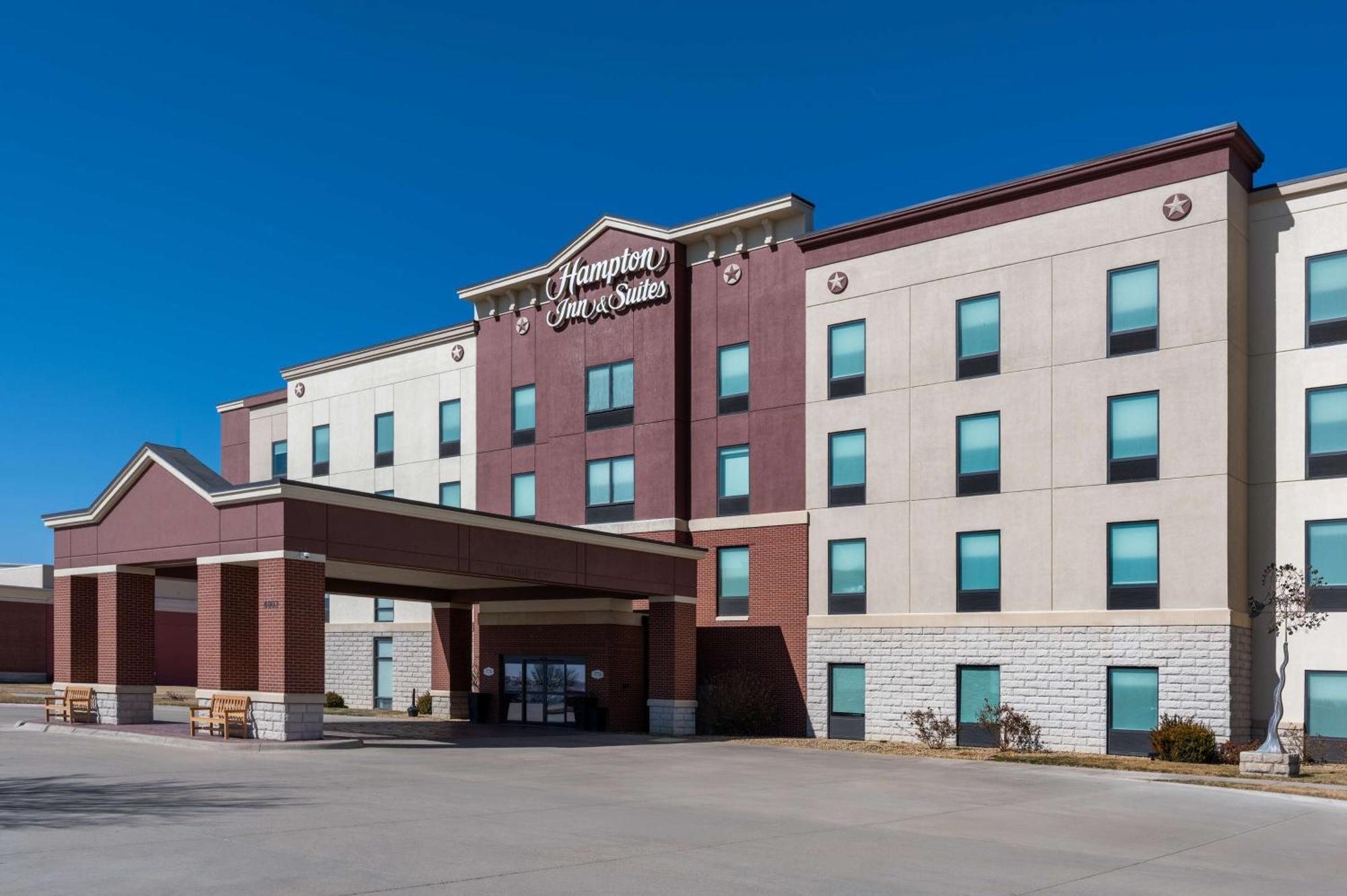Hampton Inn & Suites Dodge City Boot Hill Casino Exterior photo
