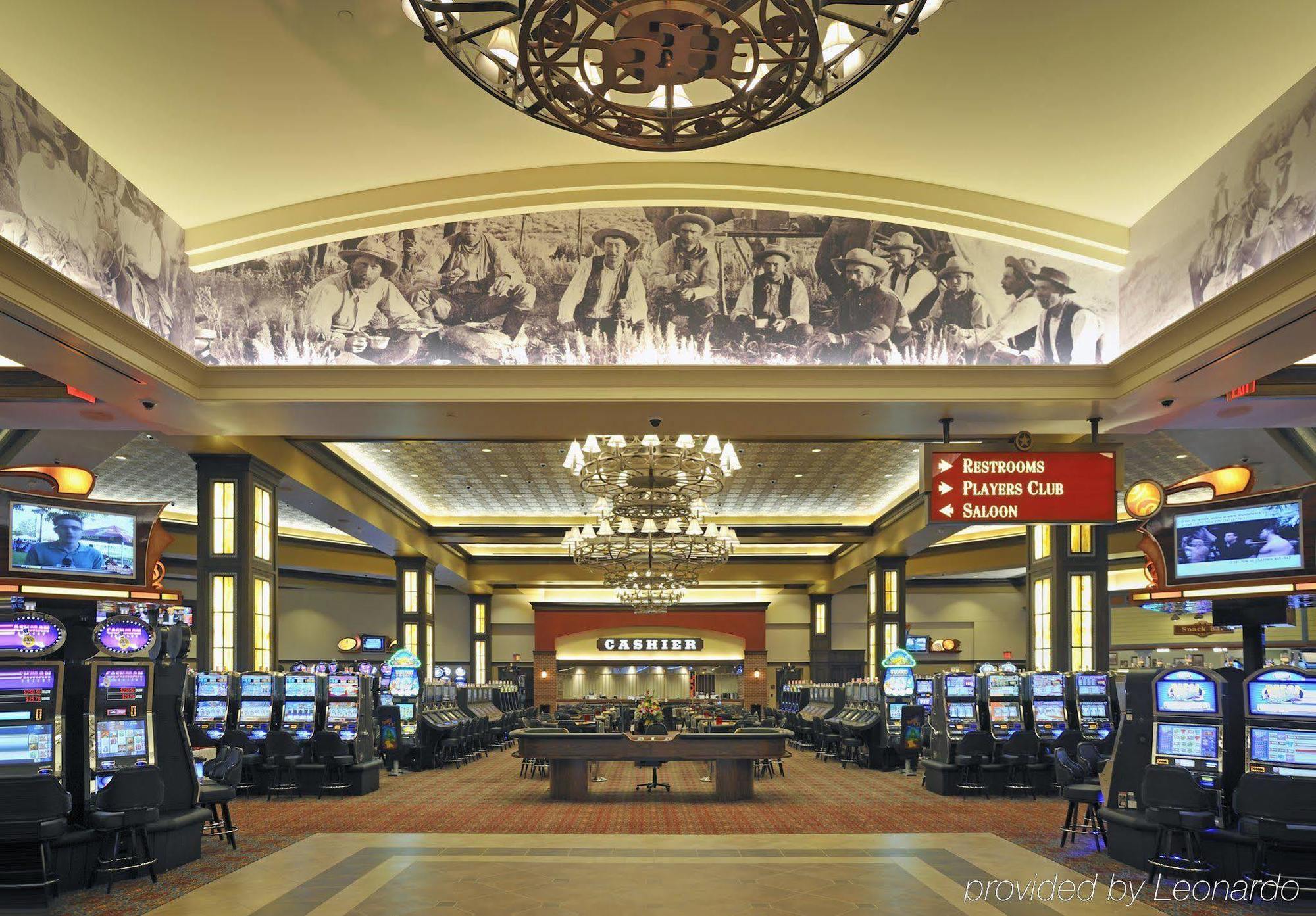 Hampton Inn & Suites Dodge City Boot Hill Casino Exterior photo