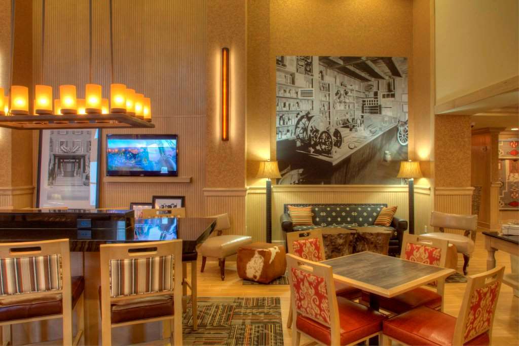 Hampton Inn & Suites Dodge City Boot Hill Casino Interior photo